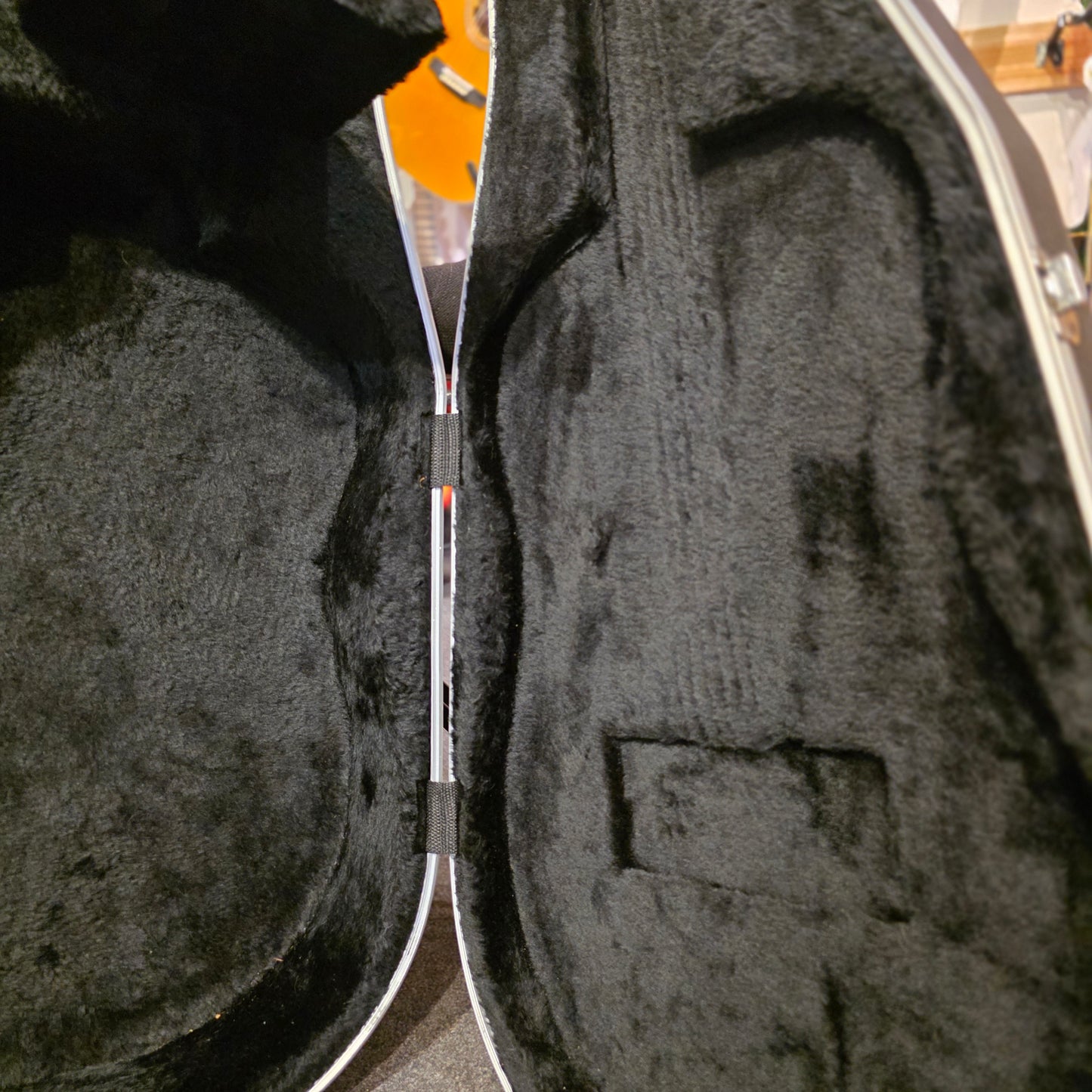 BRUGT: Hardcase til stålstrenget western guitar