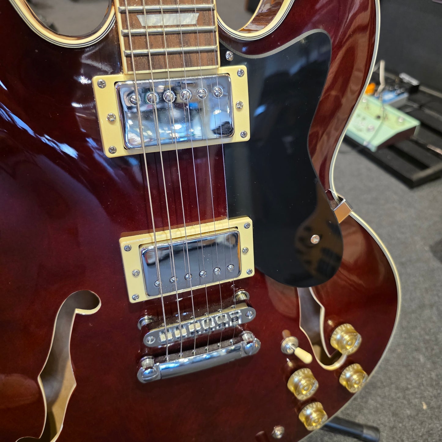 BRUGT: Beaton Graceful WR semi hollow elguitar