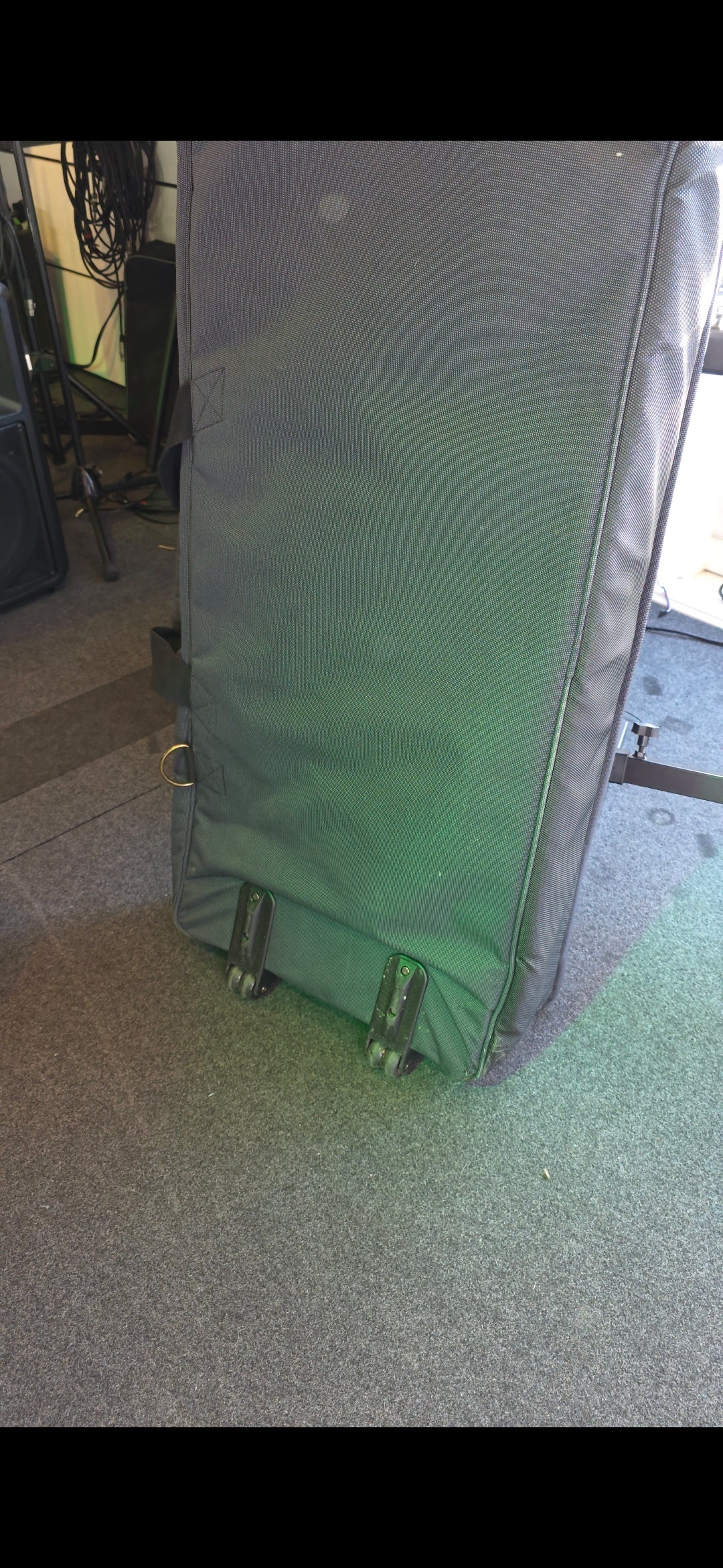 BRUGT: Mackie ProFX30v3 30-kanals analog mixer med USB inkl. taske med hjul