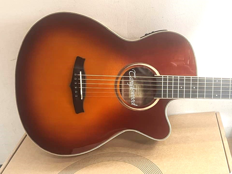 Tanglewood TW4CESB Super Folk akustisk guitar med Tanglewood Premium Plus EQ System, Solid Mahogany Top, Mahogany Back and Sides - Sunburst Gloss