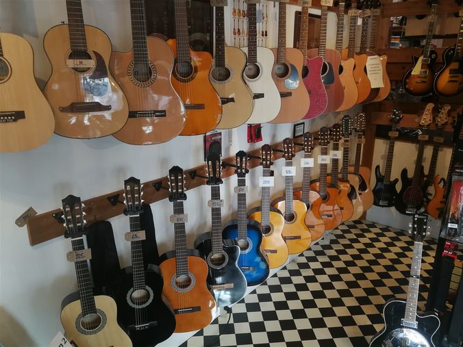 ET lille kig på et udsnit af vores guitarudvalg...