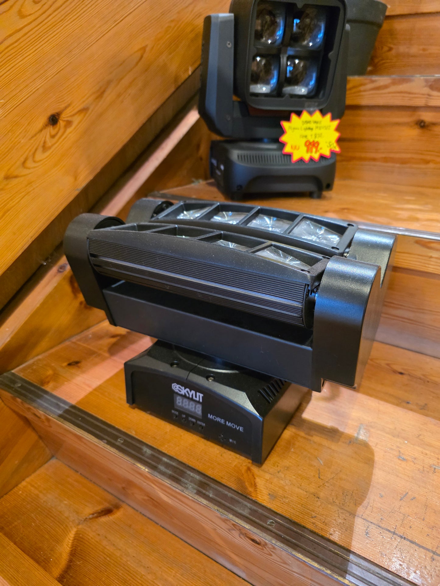 DEMO: Skylit Moremove moving head