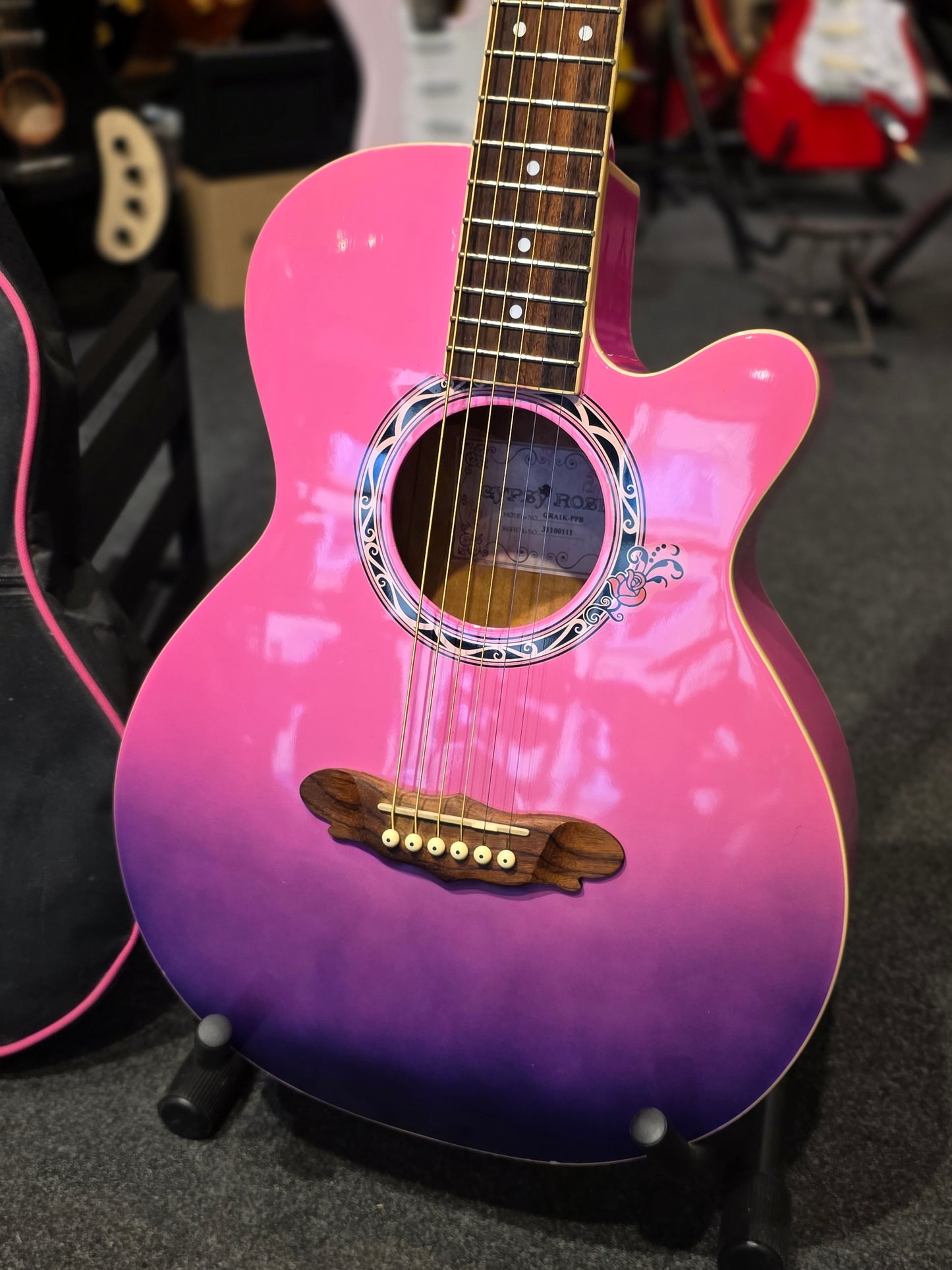 BRUGT: Gypsy Rose GRA1K-PPB 7/8 akustisk western guitar inkl. taske og rem