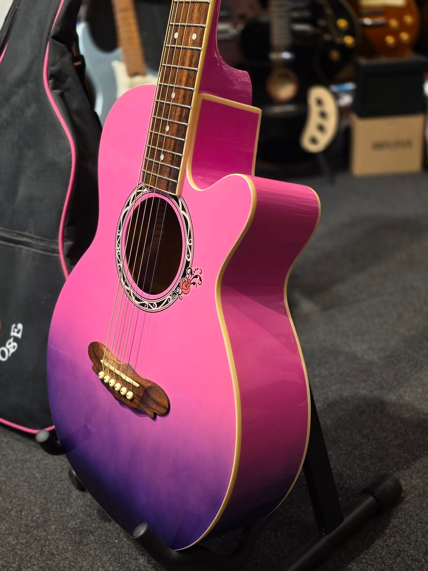 BRUGT: Gypsy Rose GRA1K-PPB 7/8 akustisk western guitar inkl. taske og rem
