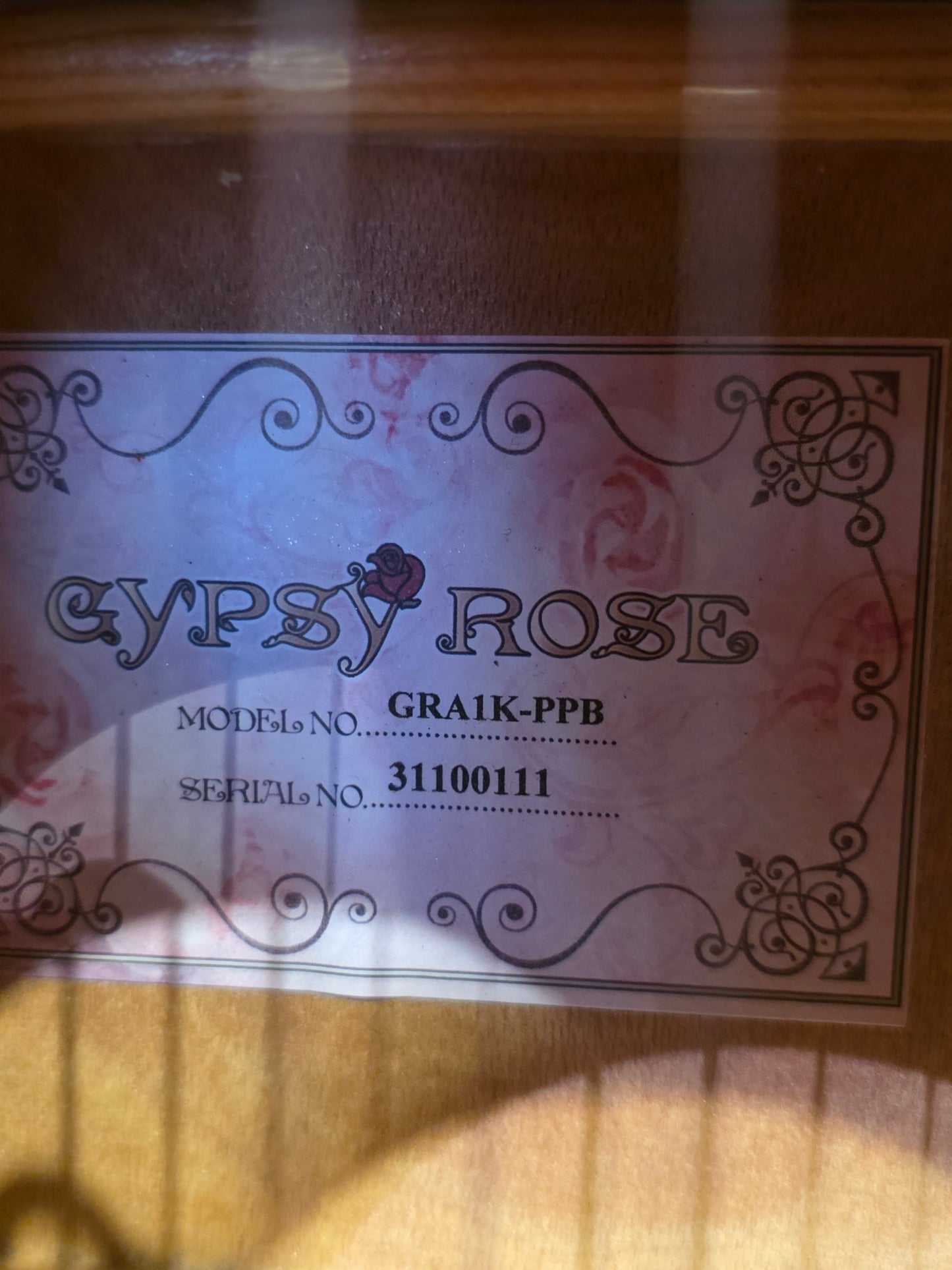 BRUGT: Gypsy Rose GRA1K-PPB 7/8 akustisk western guitar inkl. taske og rem