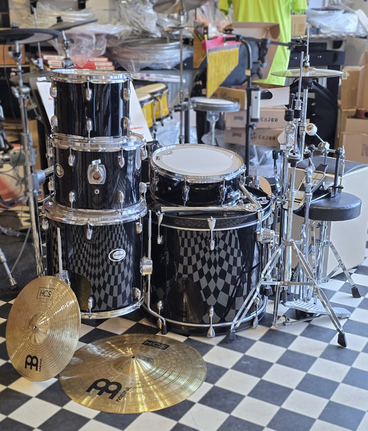 Komplet, brugt Bigbeat trommesæt, inkl hardware og bækkener