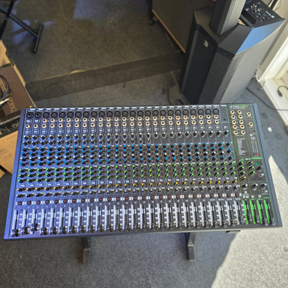 BRUGT: Mackie ProFX30v3 30-kanals analog mixer med USB inkl. taske med hjul