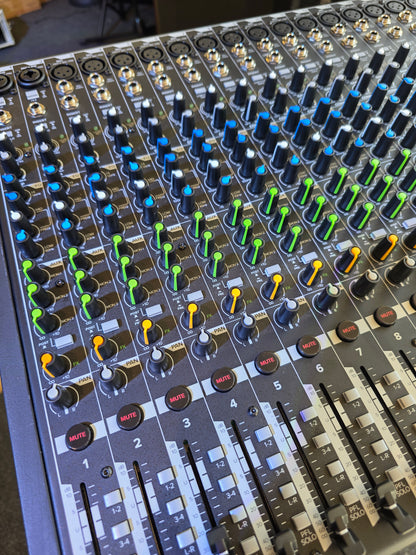 BRUGT: Mackie ProFX30v3 30-kanals analog mixer med USB inkl. taske med hjul