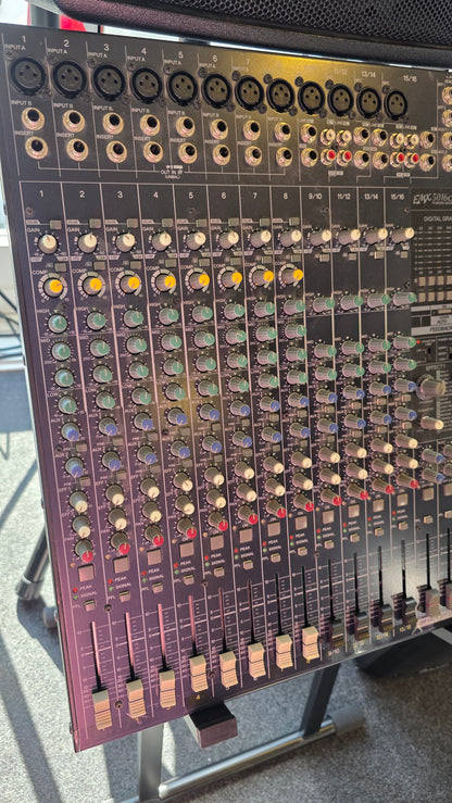 BRUGT: Yamaha EMX 5016CF powered mixer