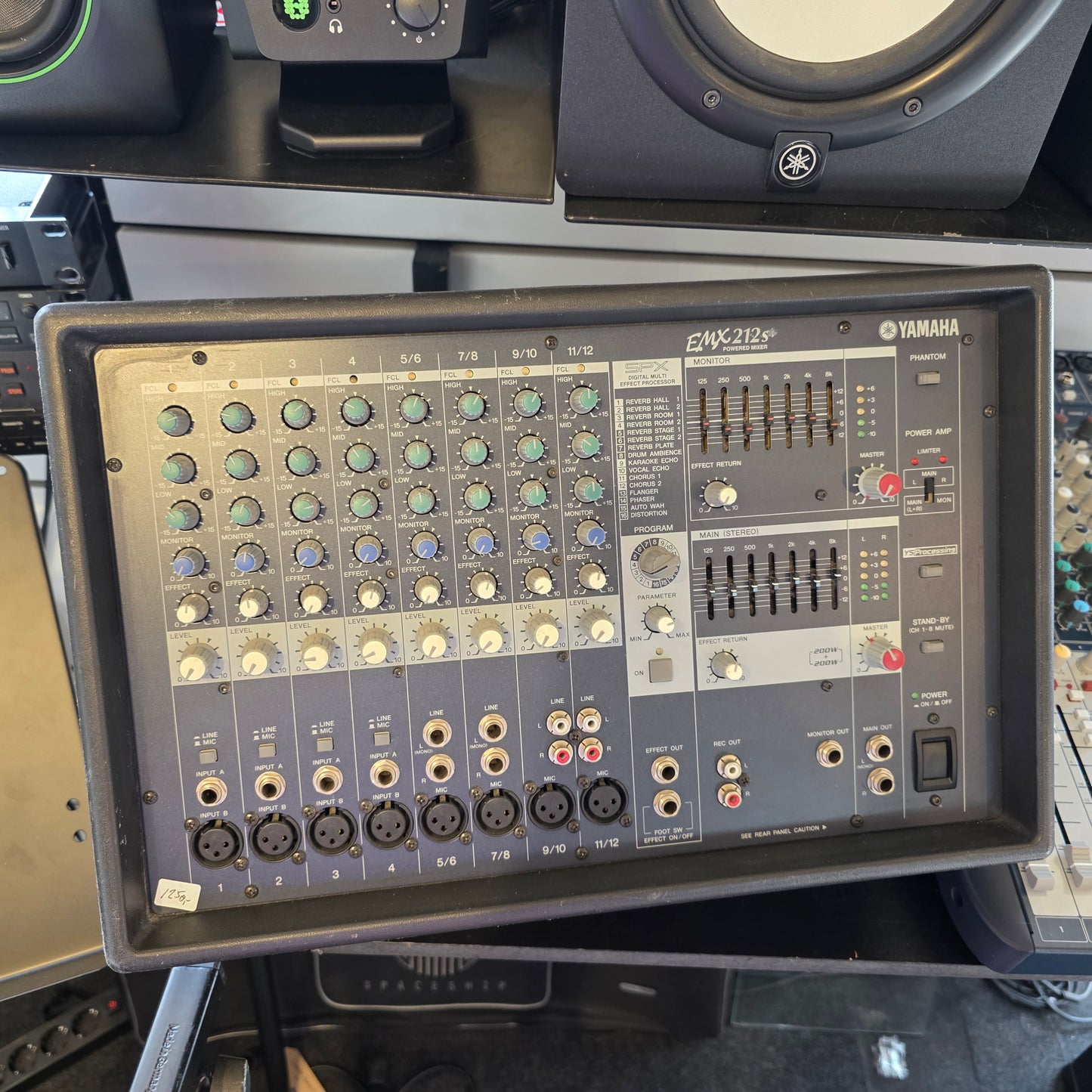 BRUGT: Yamaha EMX212S box type Power Mixer