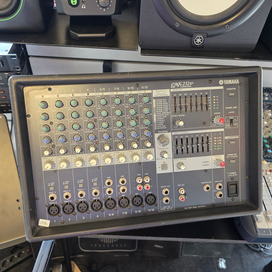BRUGT: Yamaha EMX212S box type Power Mixer