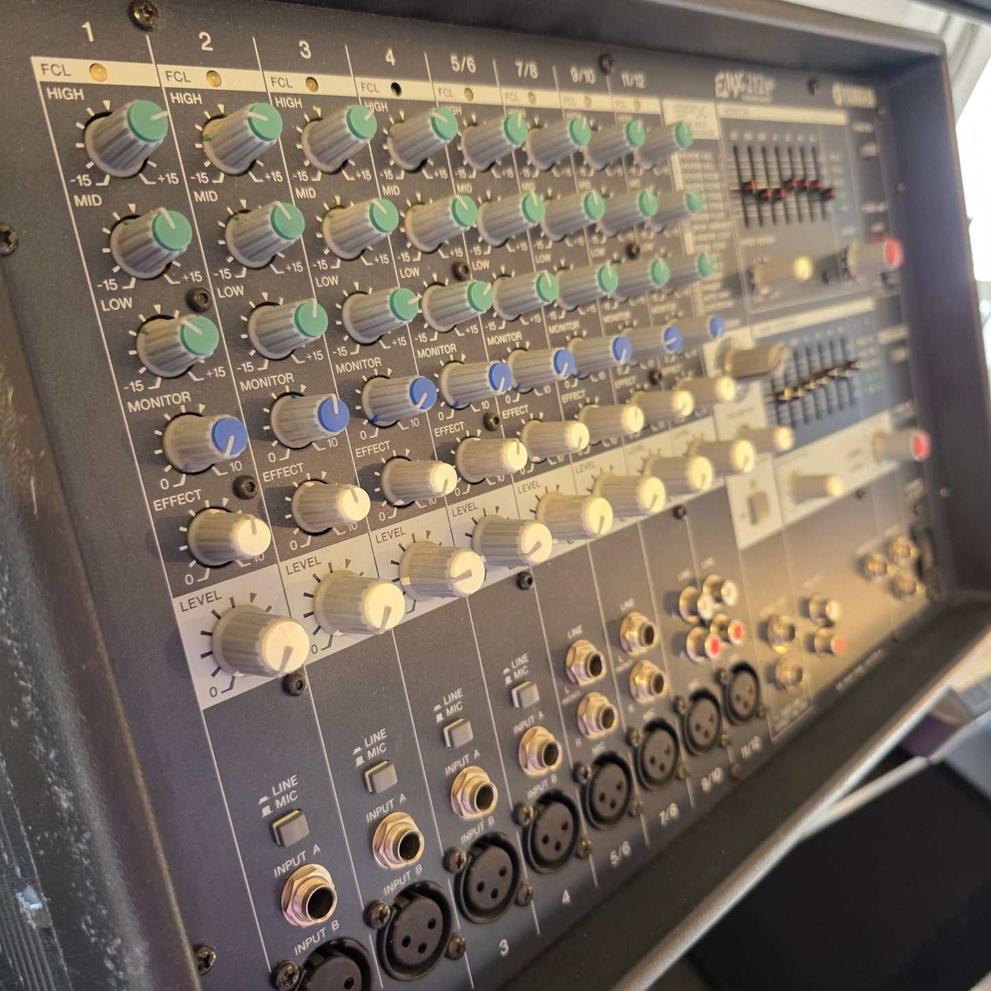 BRUGT: Yamaha EMX212S box type Power Mixer