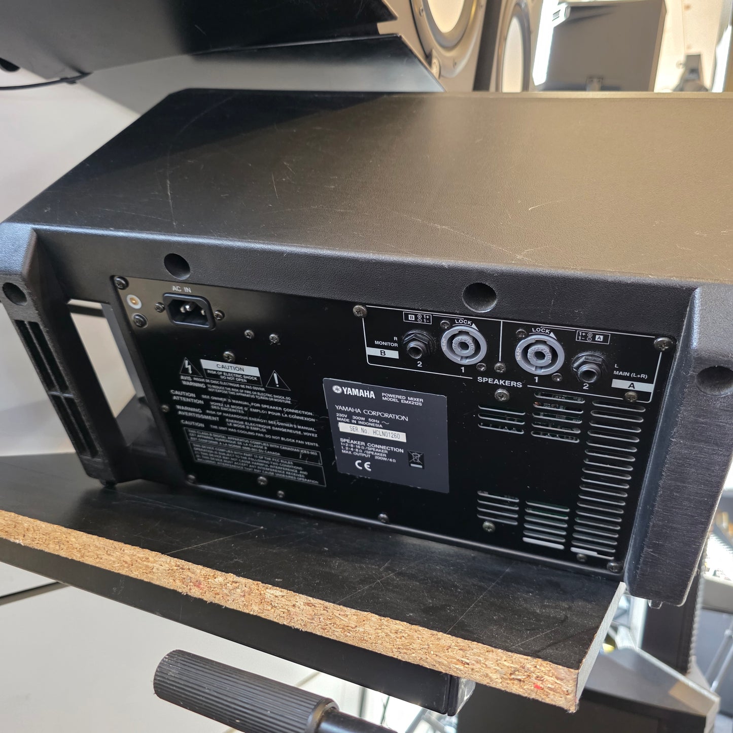 BRUGT: Yamaha EMX212S box type Power Mixer