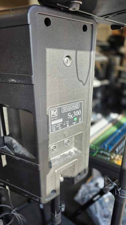 BRUGT: Electro Voice SX300 PA Speaker sæt, inkl. stativer