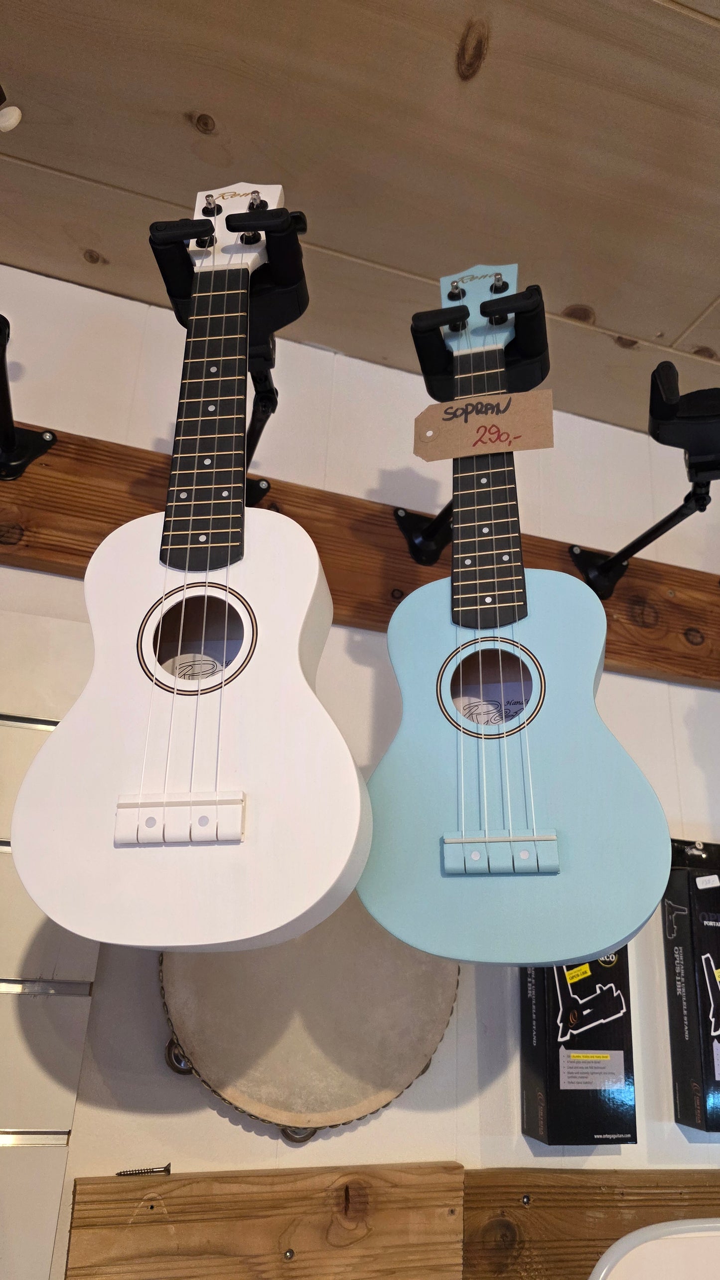 RENO 150 Sopran Ukulele (fås i mange farver) inkl. taske
