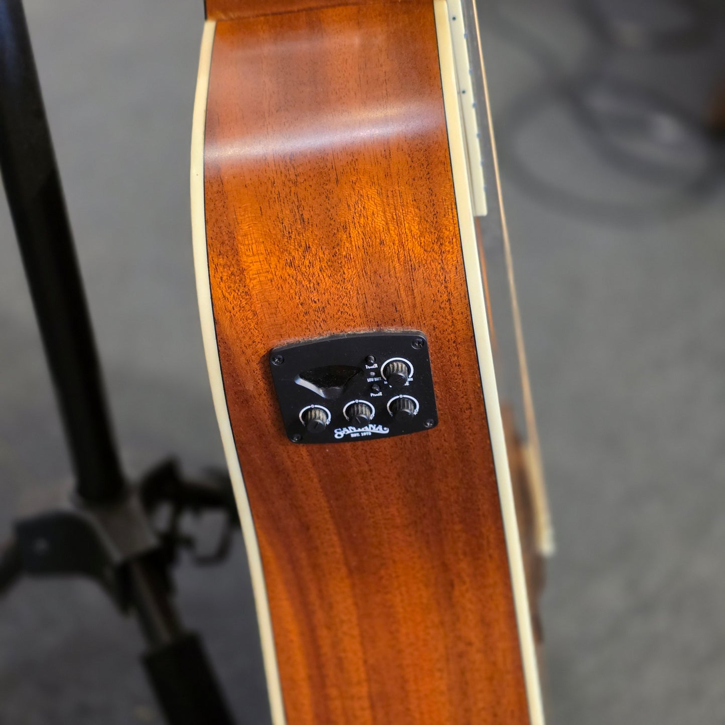 Santana SAN ST-SG50 western guitar med pickup - Sunburst inkl. gigbag