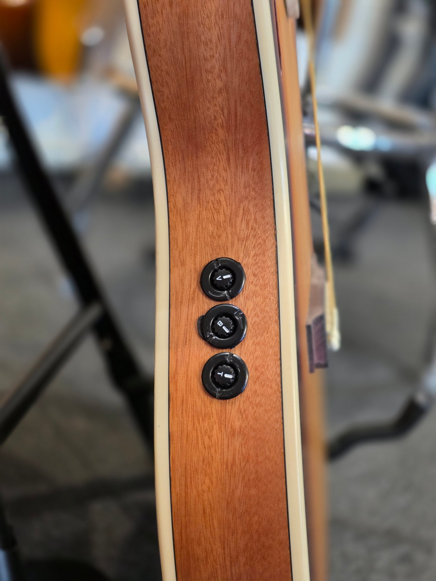 Tanglewood TU3TLCESB Thinline Folk Hybird Cutaway, TEQ QX EQ System, Vintage Sunburst Satin