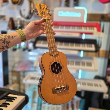 BRUGT: Flight DUS320 sopran ukulele  FU-T3 Pickup med tuner