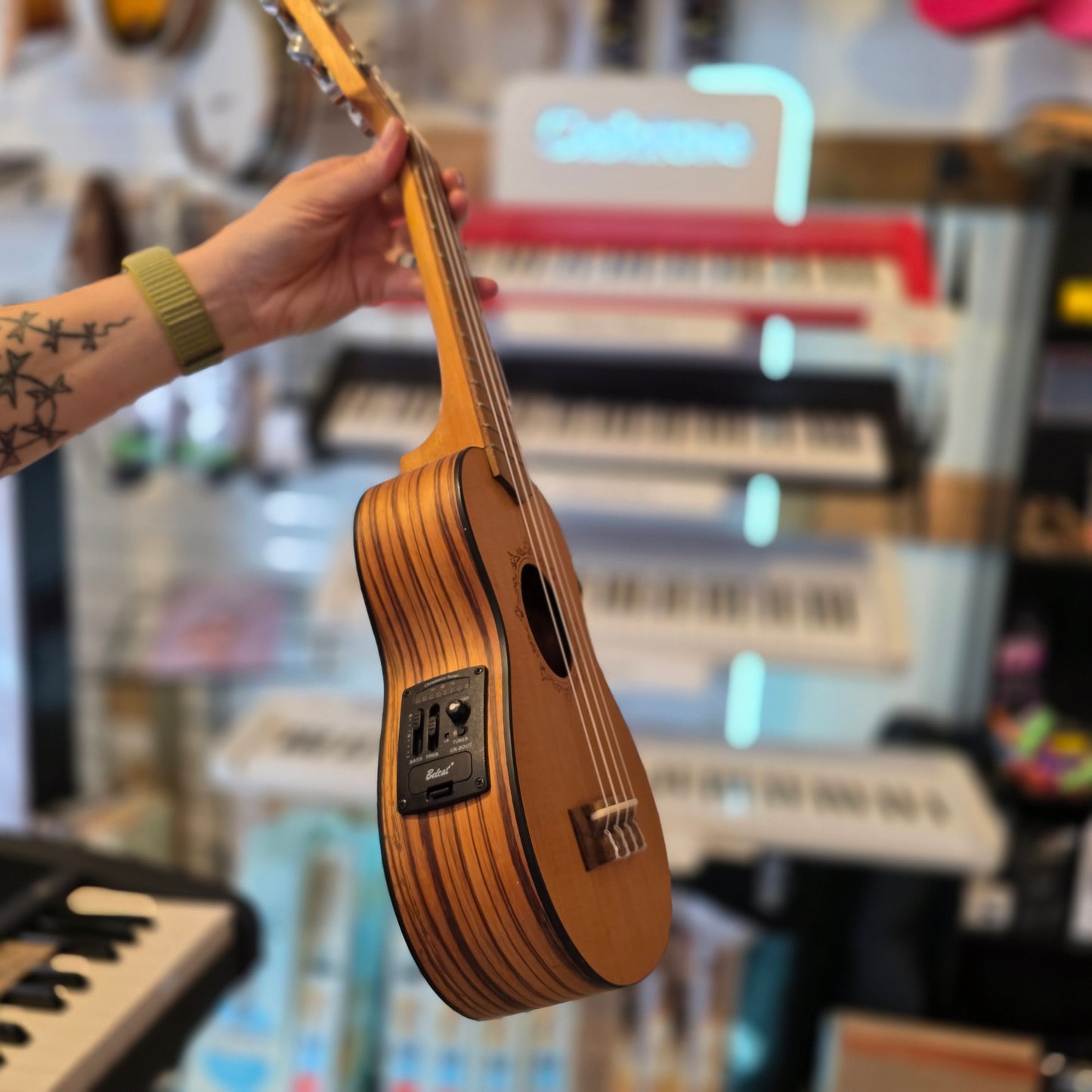 BRUGT: Flight DUS320 sopran ukulele  FU-T3 Pickup med tuner