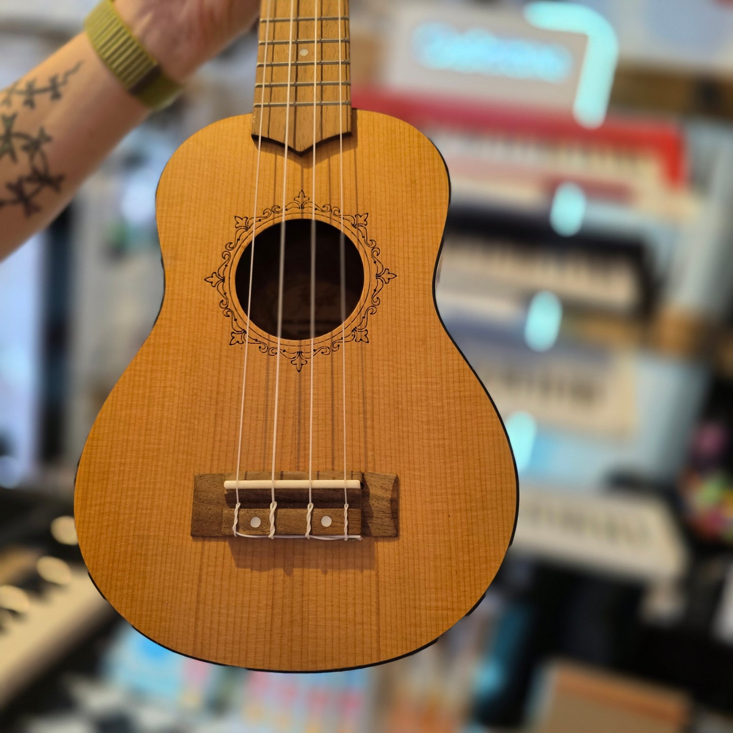 BRUGT: Flight DUS320 sopran ukulele  FU-T3 Pickup med tuner