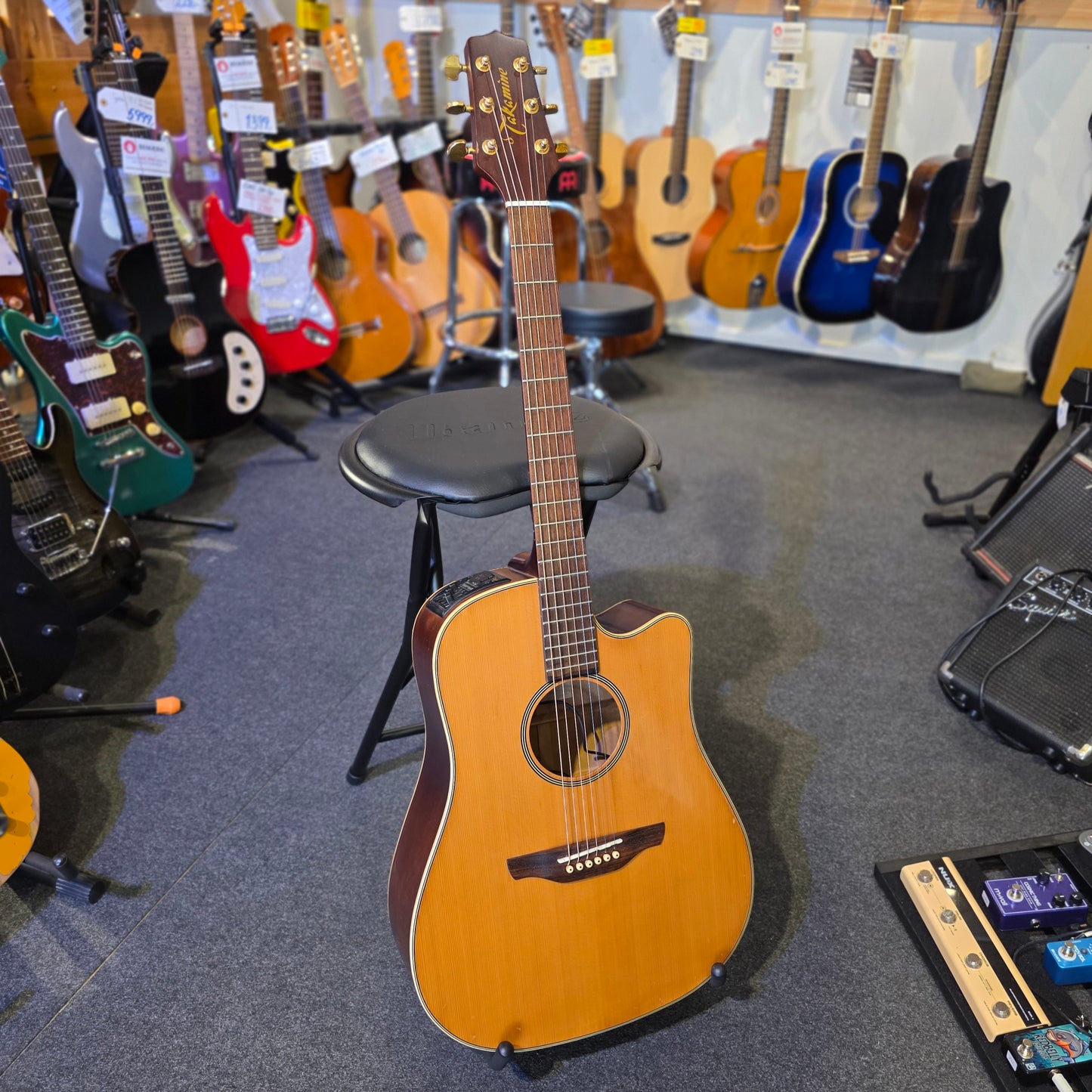 BRUGT: Takamine EG-10C G series akustisk guitar med preamp