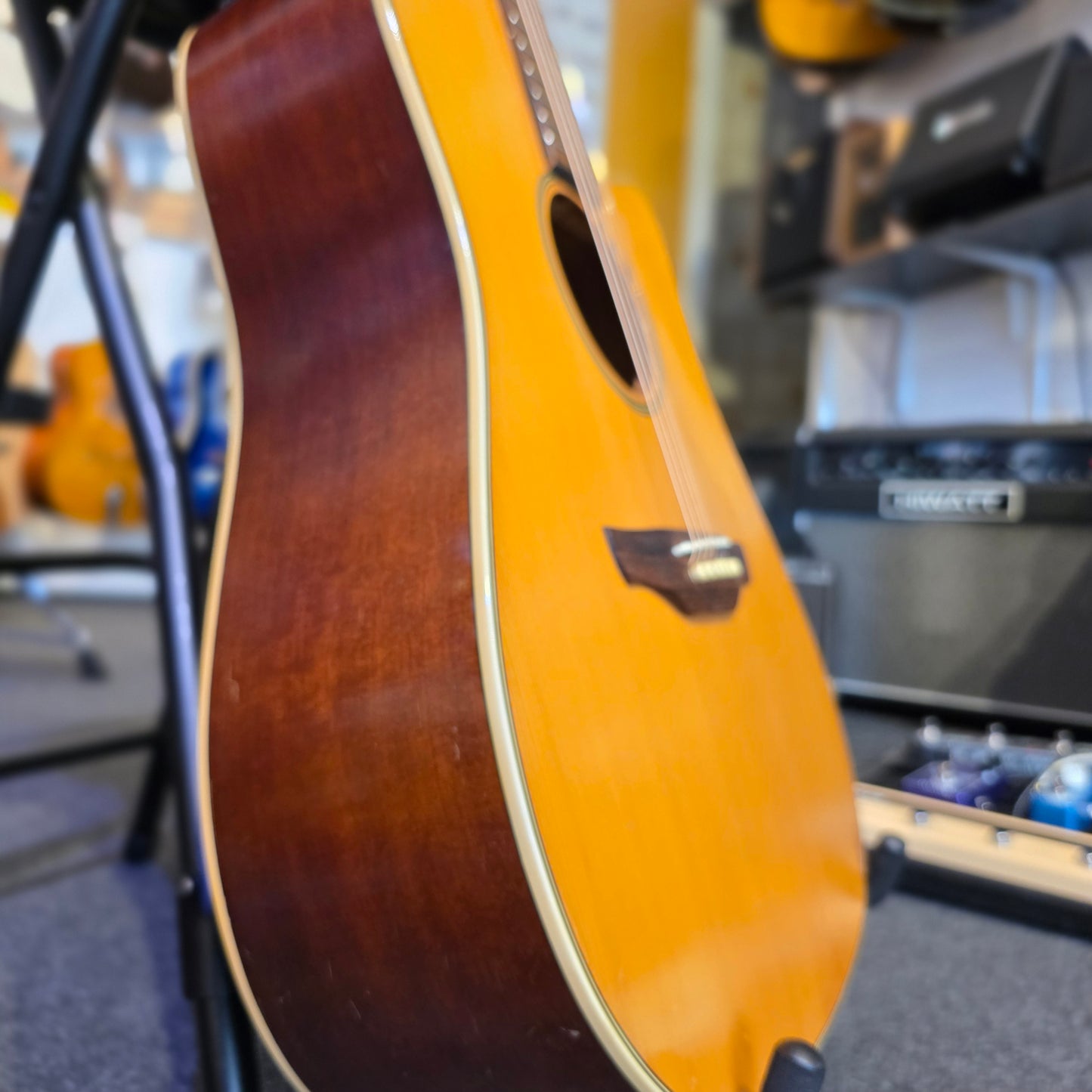 BRUGT: Takamine EG-10C G series akustisk guitar med preamp