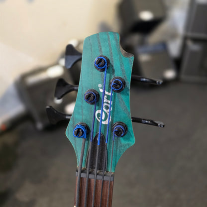 BRUGT: Cort B5 Plus AS RM, solid body open pore, trans blue elbas, inklusiv Gator hardcase