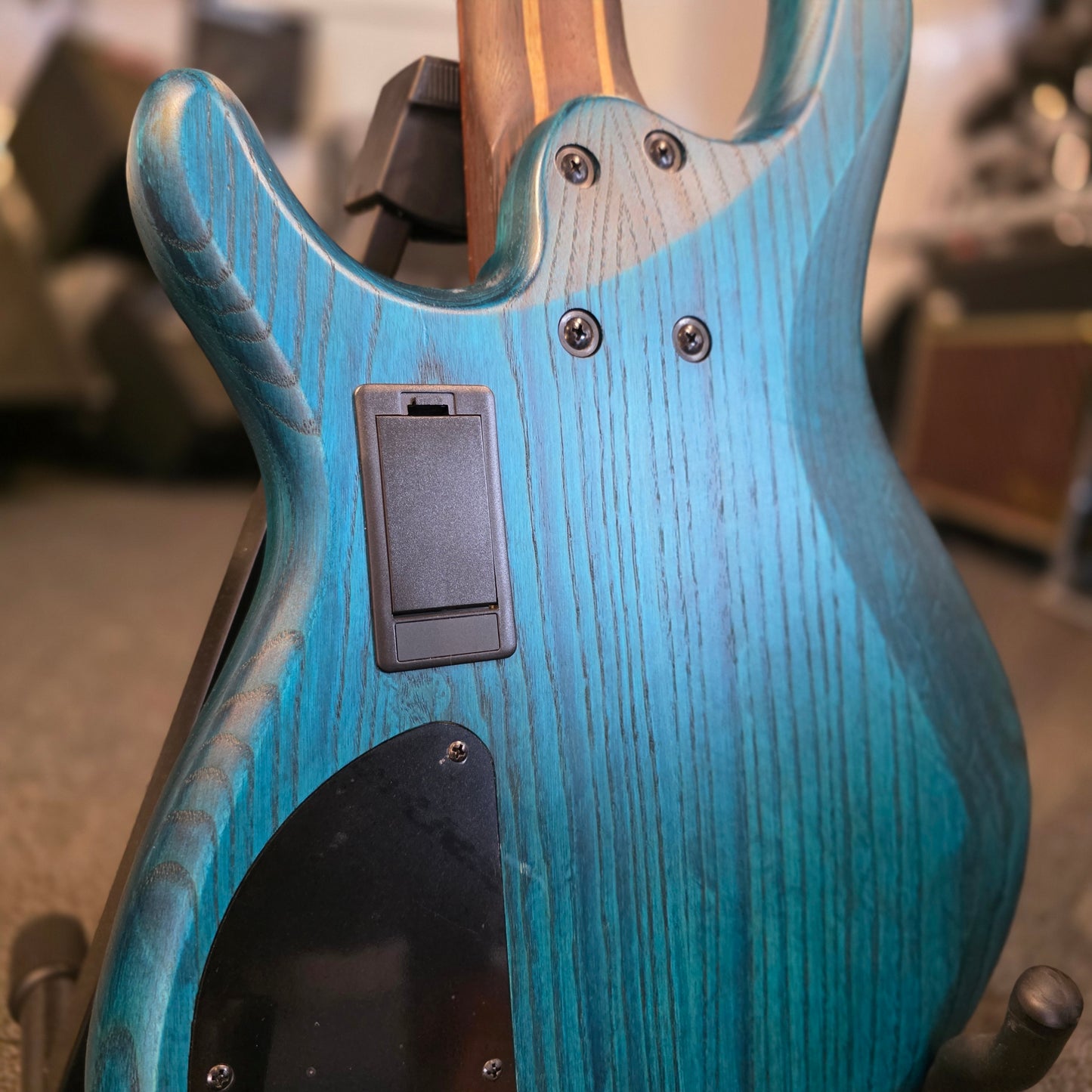 BRUGT: Cort B5 Plus AS RM, solid body open pore, trans blue elbas, inklusiv Gator hardcase