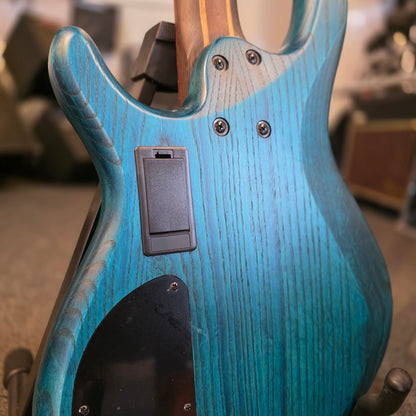 BRUGT: Cort B5 Plus AS RM, solid body open pore, trans blue elbas, inklusiv Gator hardcase
