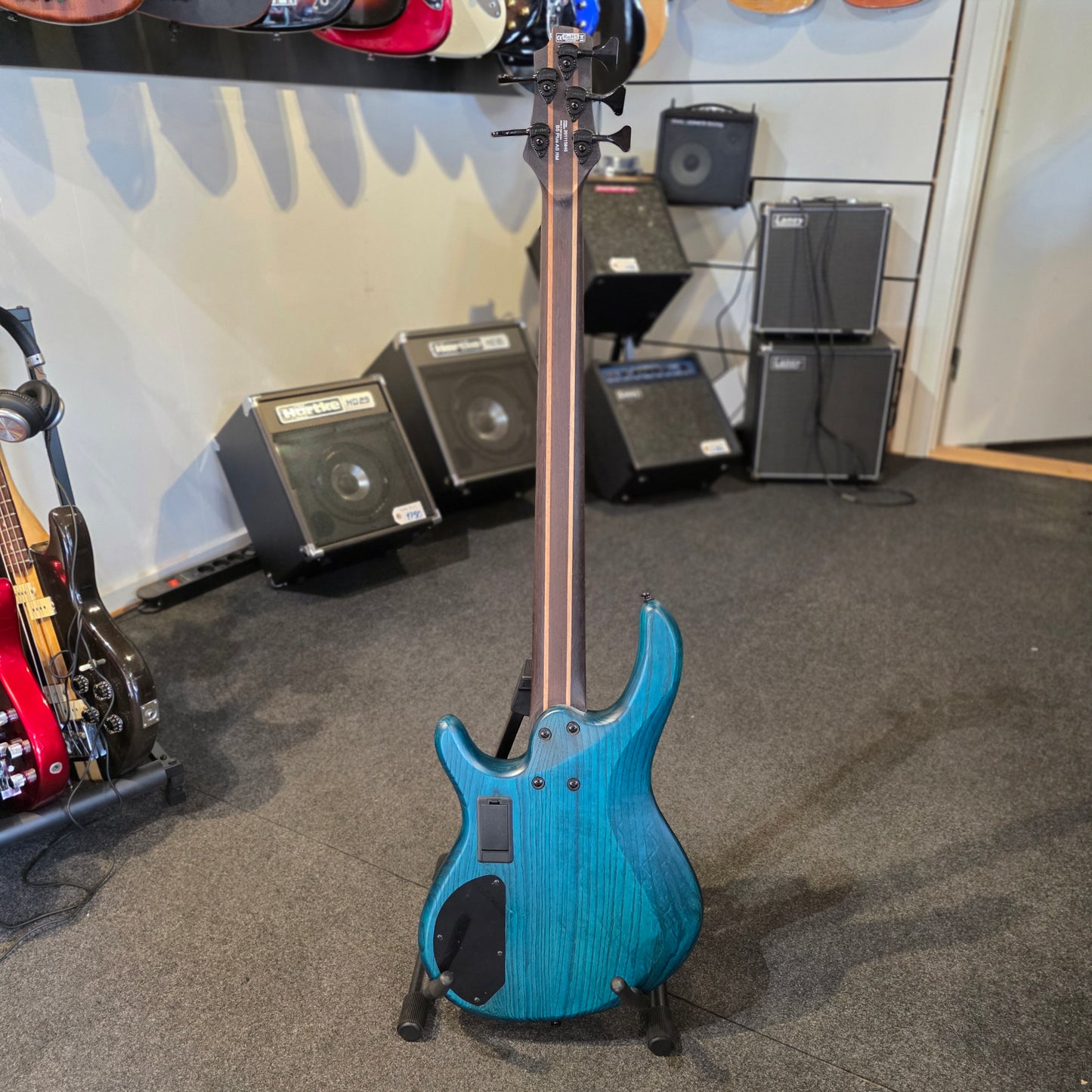 BRUGT: Cort B5 Plus AS RM, solid body open pore, trans blue elbas, inklusiv Gator hardcase