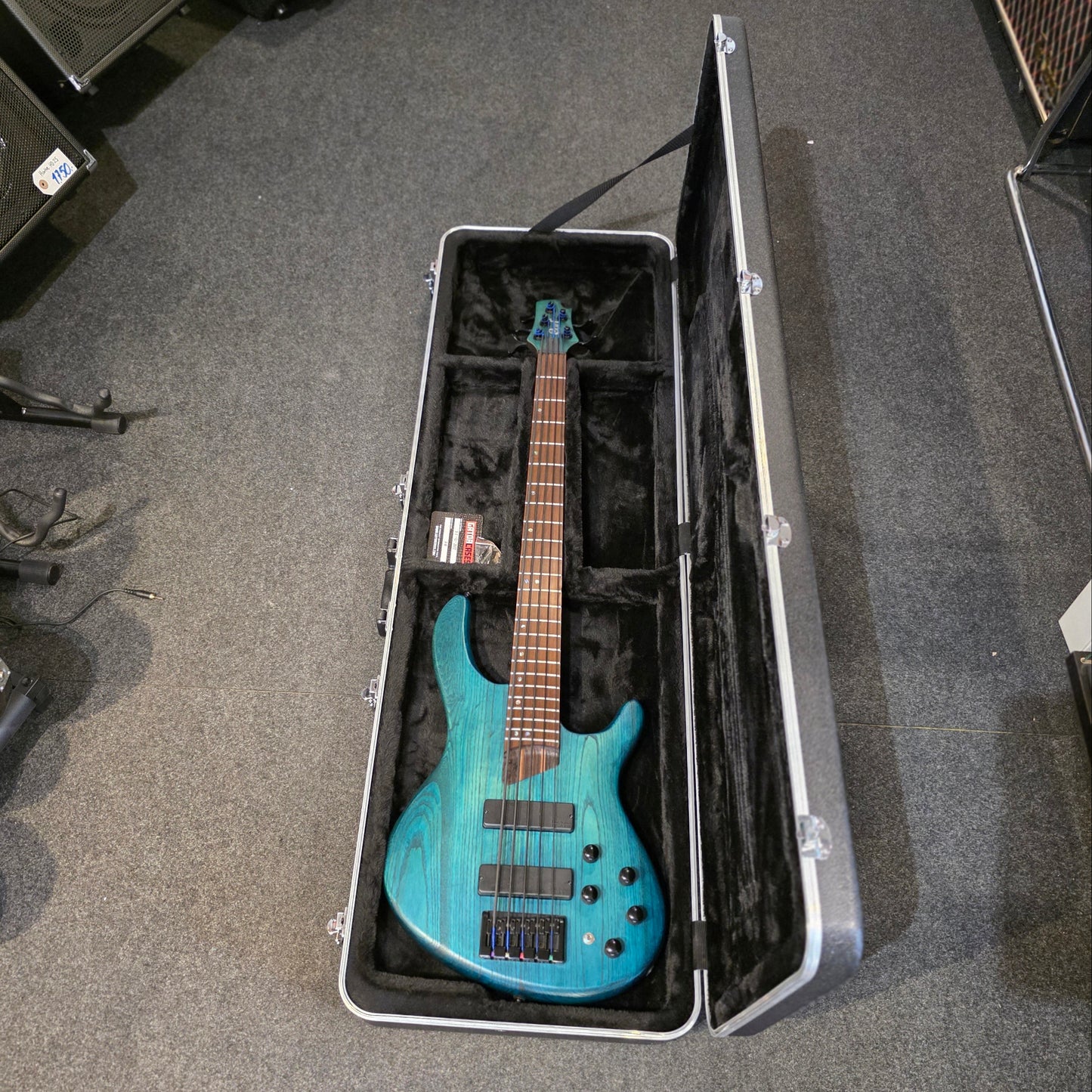 BRUGT: Cort B5 Plus AS RM, solid body open pore, trans blue elbas, inklusiv Gator hardcase