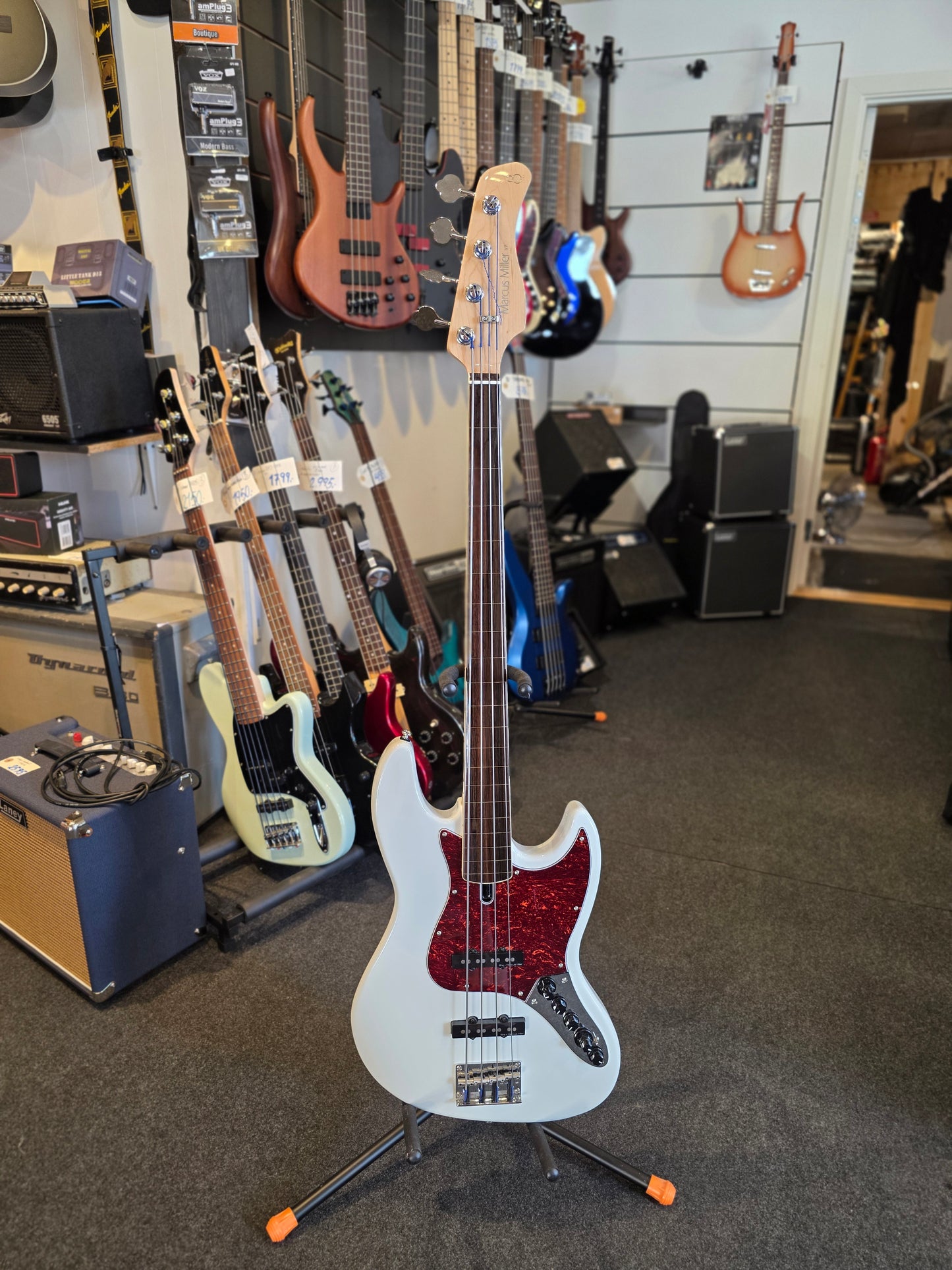 Sire Marcus Miller V7 Fretless, 4-strengs 2nd Gen båndløs elbas