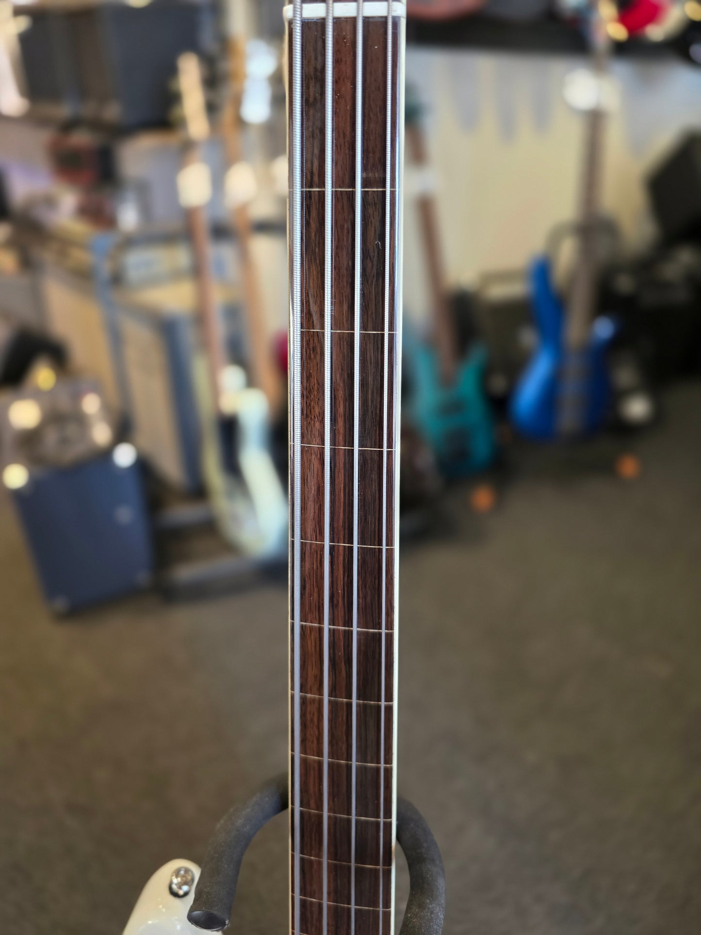 Sire Marcus Miller V7 Fretless, 4-strengs 2nd Gen båndløs elbas