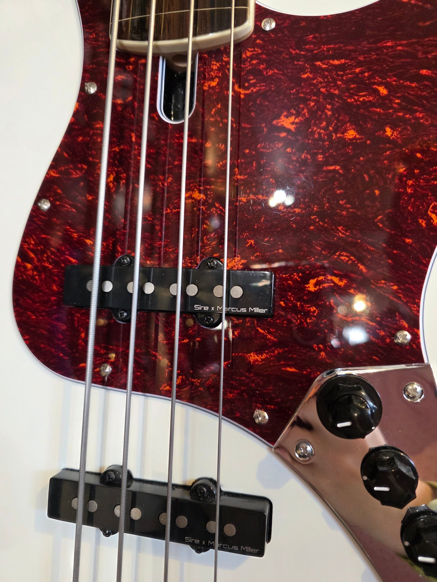 Sire Marcus Miller V7 Fretless, 4-strengs 2nd Gen båndløs elbas