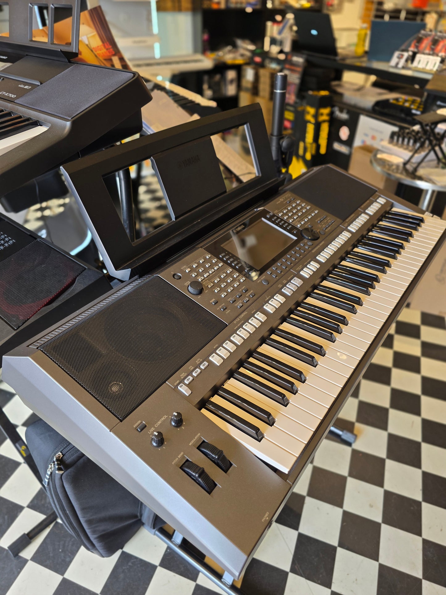 BRUGT: Yamaha PSR-s770 arranger workstation keyboard, inkl. taske og x-stativ