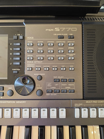 BRUGT: Yamaha PSR-s770 arranger workstation keyboard, inkl. taske og x-stativ