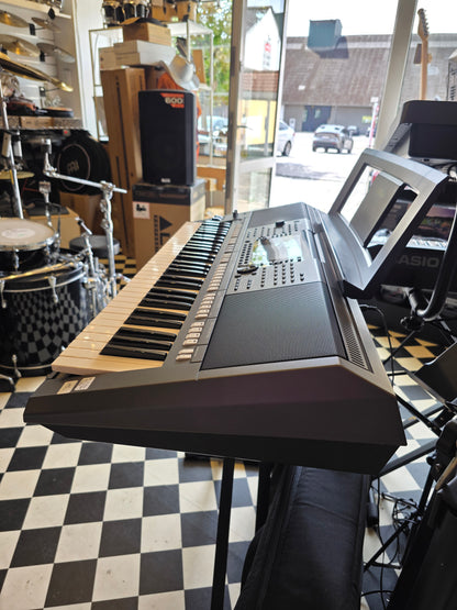 BRUGT: Yamaha PSR-s770 arranger workstation keyboard, inkl. taske og x-stativ