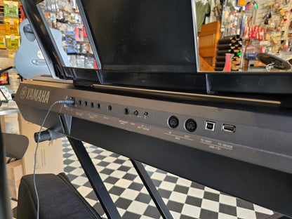 BRUGT: Yamaha PSR-s770 arranger workstation keyboard, inkl. taske og x-stativ
