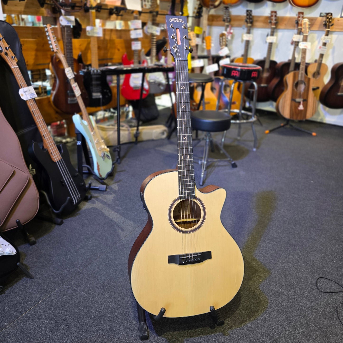 BRUGT: Santana G14NS player series med indbygget preamp akustisk guitar