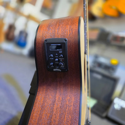 BRUGT: Santana G14NS player series med indbygget preamp akustisk guitar