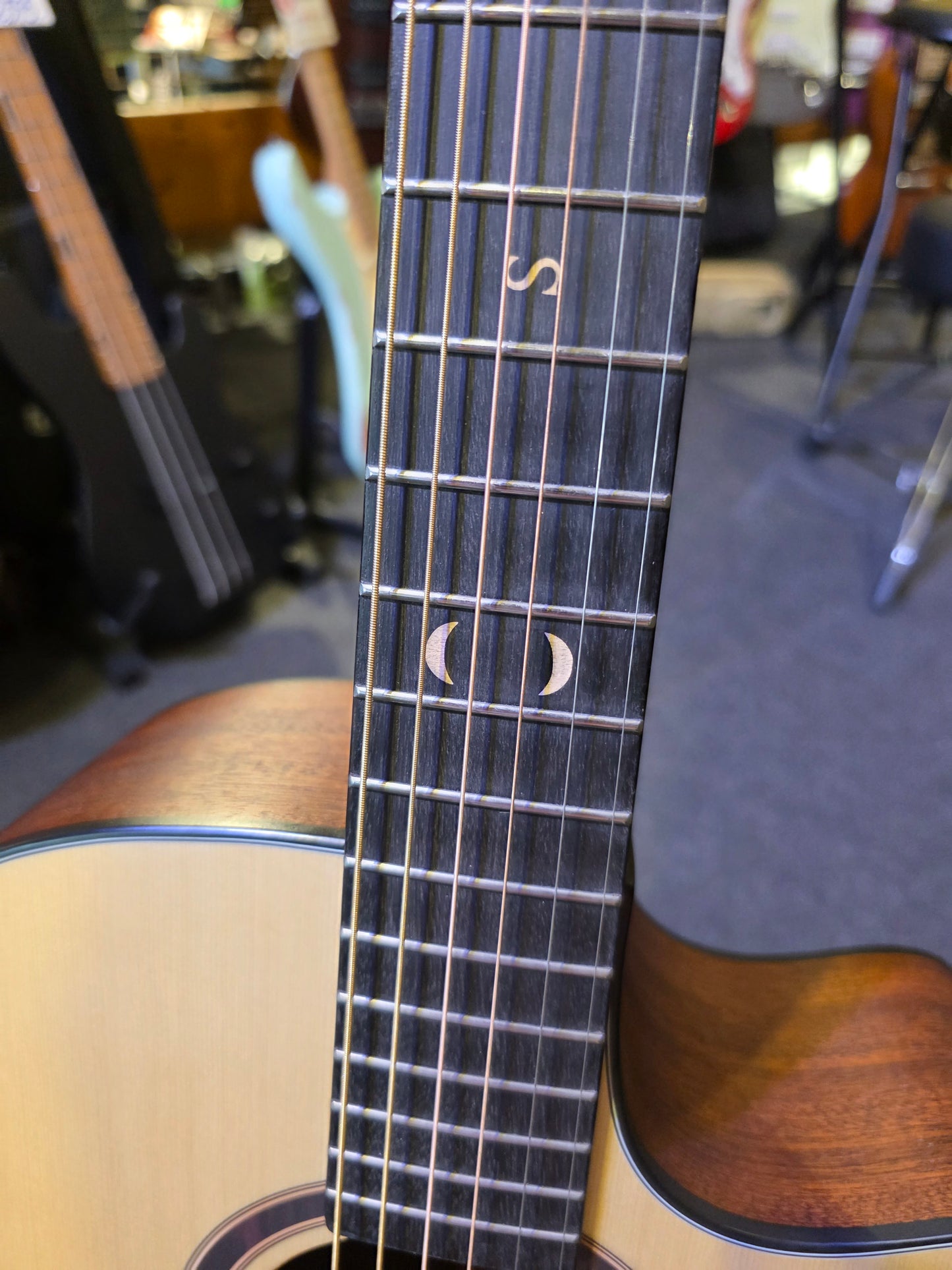 BRUGT: Santana G14NS player series med indbygget preamp akustisk guitar