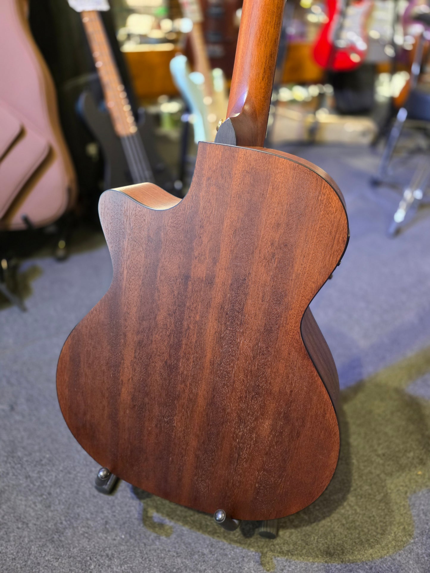 BRUGT: Santana G14NS player series med indbygget preamp akustisk guitar