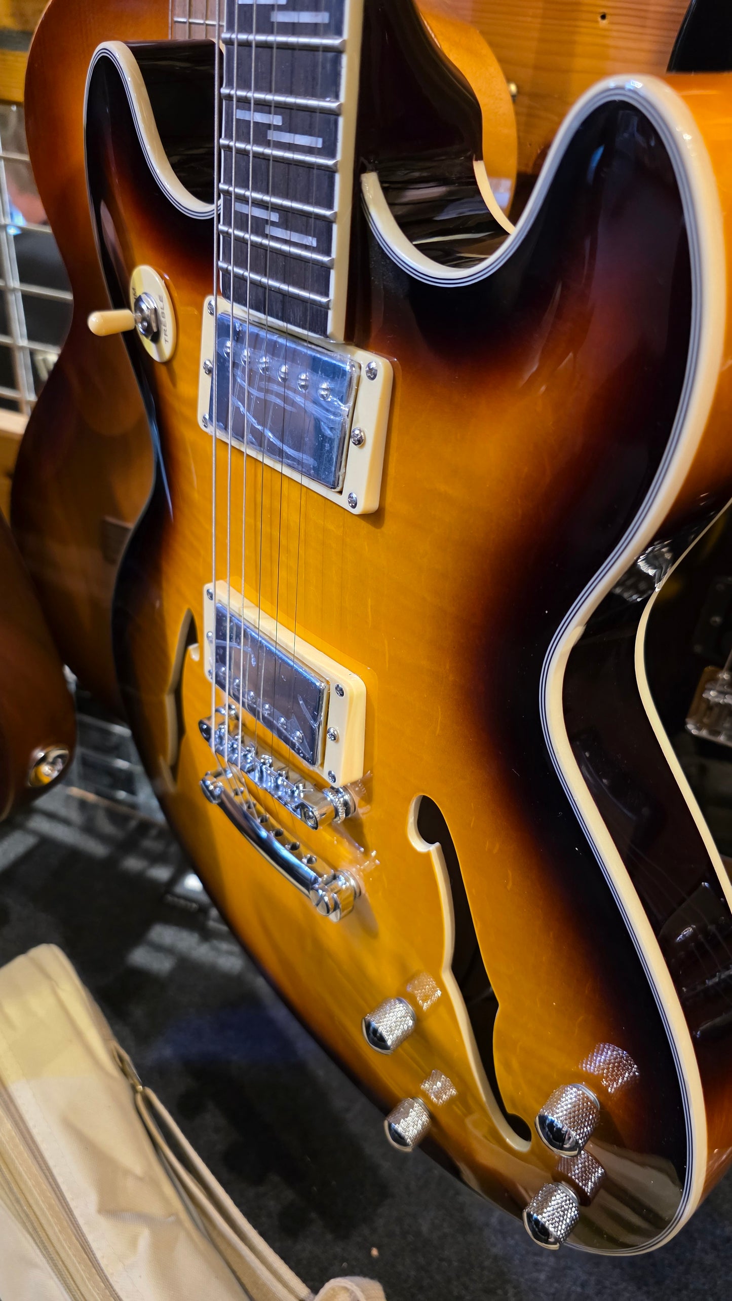 Tanglewood TCH59VB Archtop Hollow Body Blues Guitar, Vintage Burst Gloss Finish