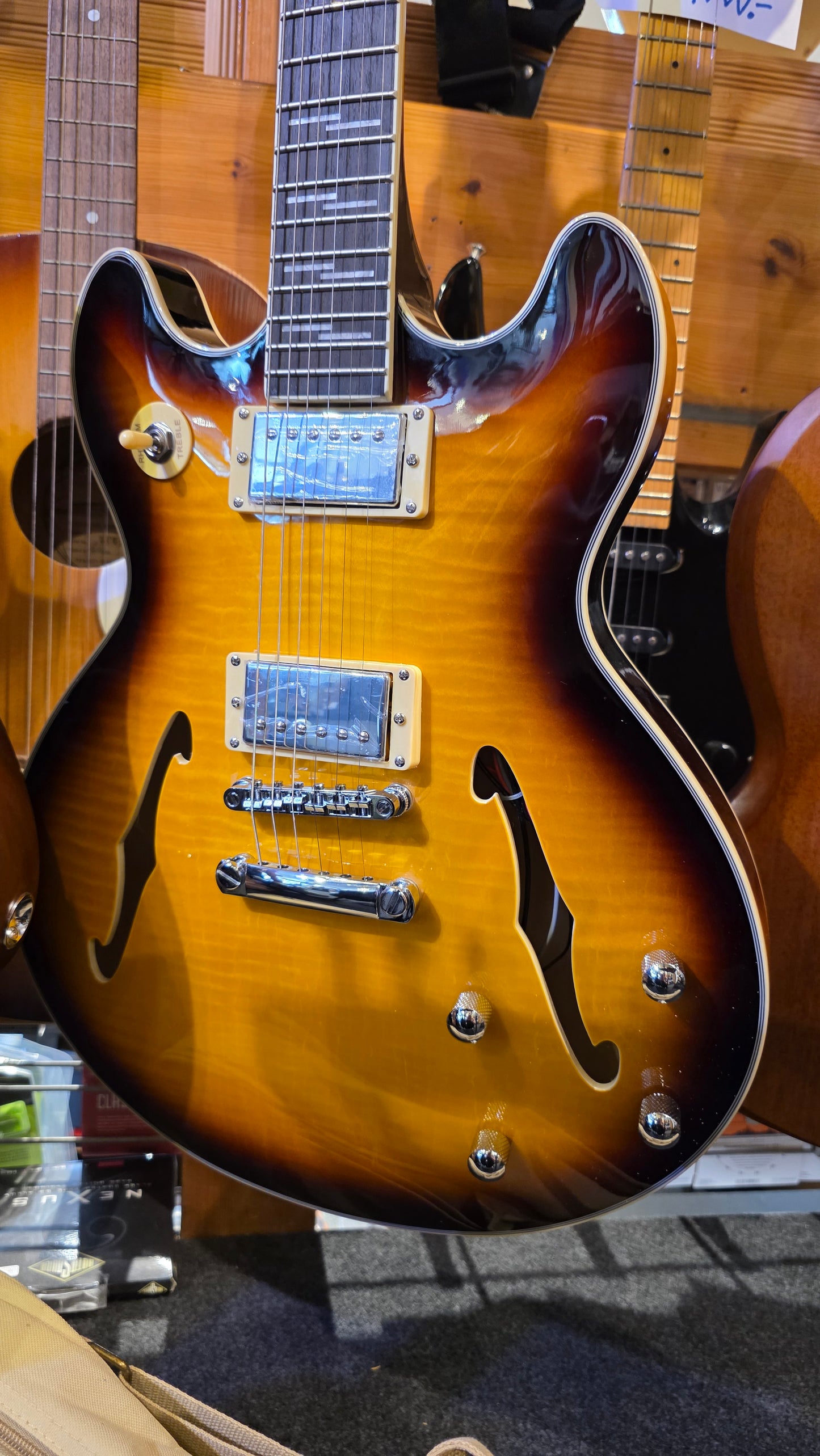 Tanglewood TCH59VB Archtop Hollow Body Blues Guitar, Vintage Burst Gloss Finish