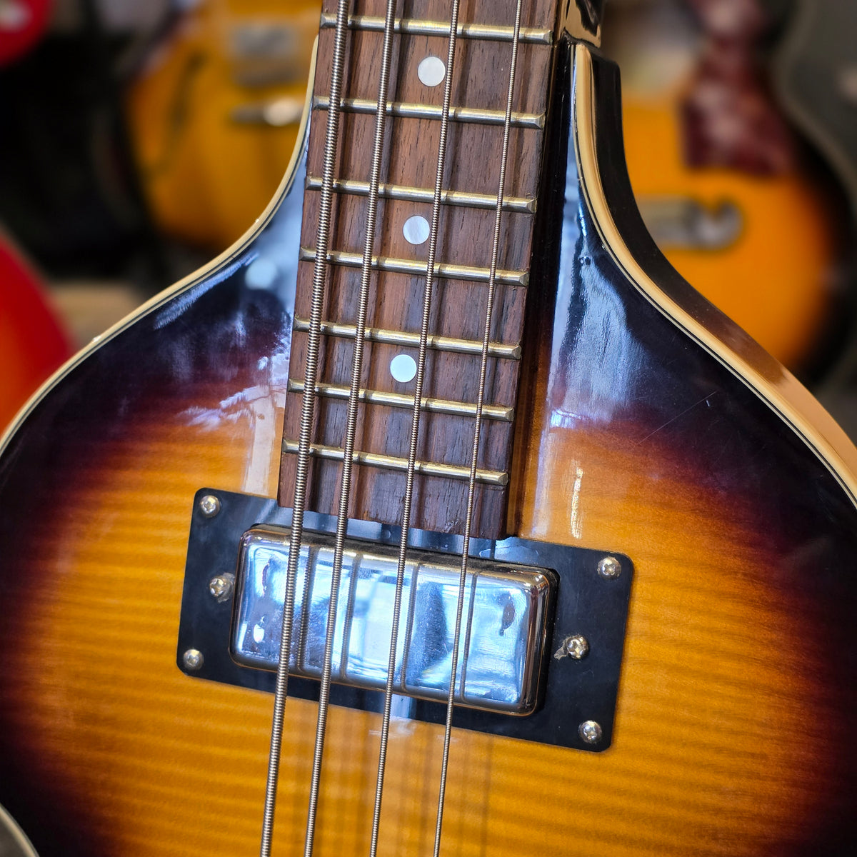 BRUGT: Harley Benton VS vintage series, violin bass