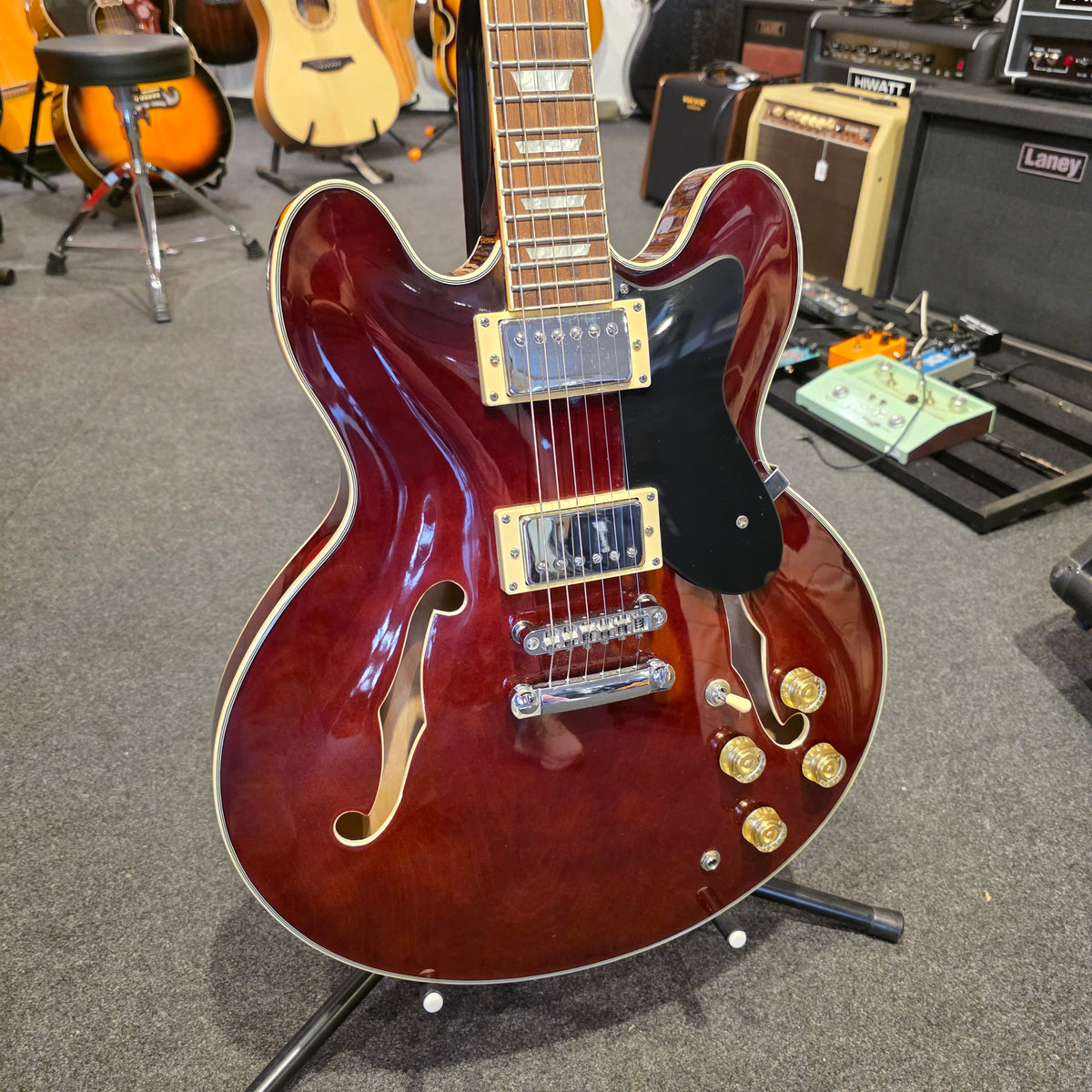 BRUGT: Beaton Graceful WR semi hollow elguitar