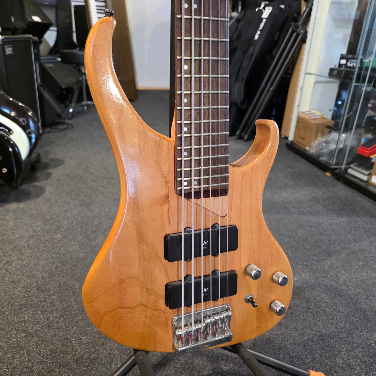 BRUGT: Washburn XB-600 natural, 6 strenget elbas