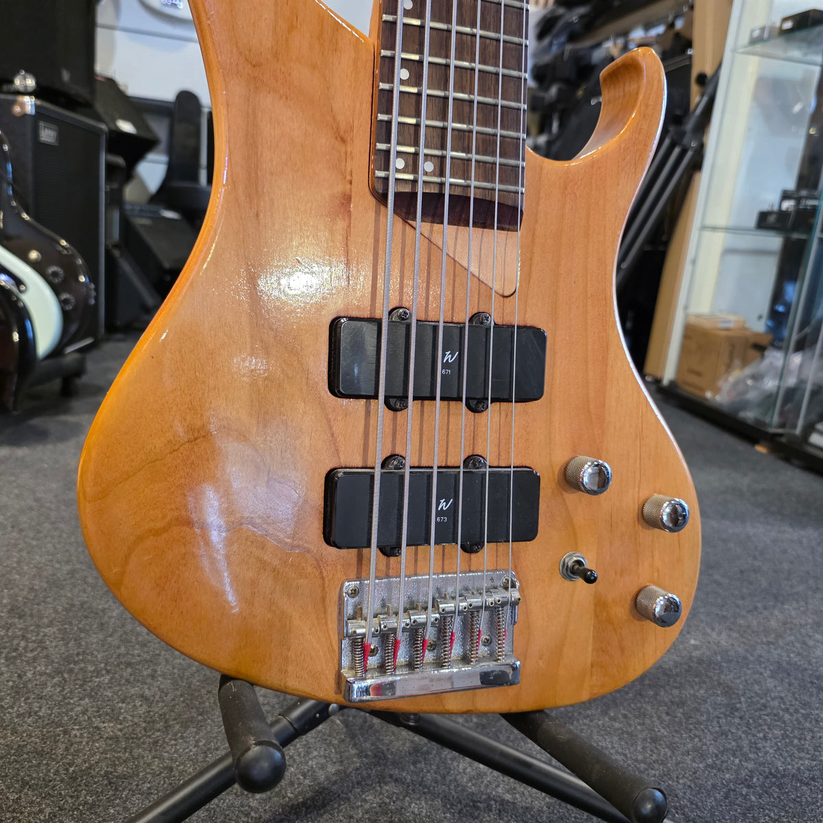 BRUGT: Washburn XB-600 natural, 6 strenget elbas