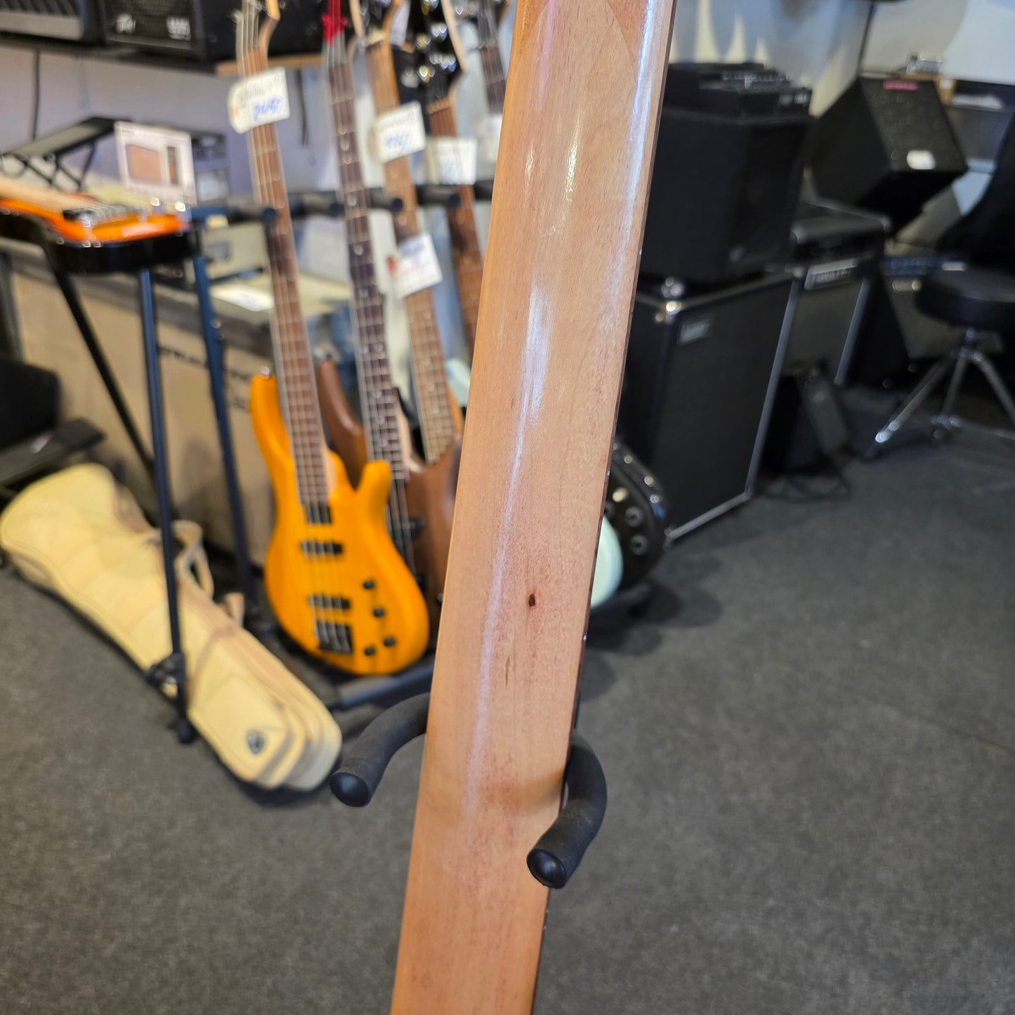 BRUGT: Washburn XB-600 natural, 6 strenget elbas