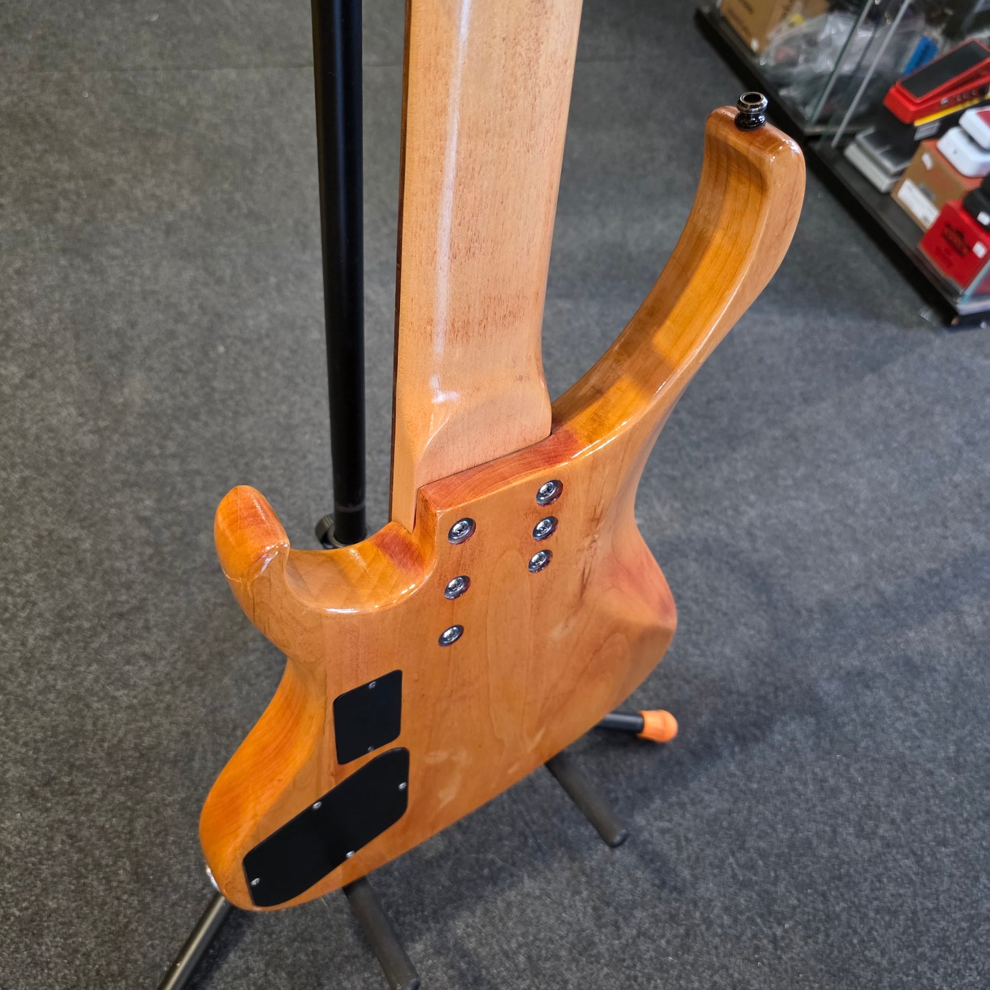 BRUGT: Washburn XB-600 natural, 6 strenget elbas